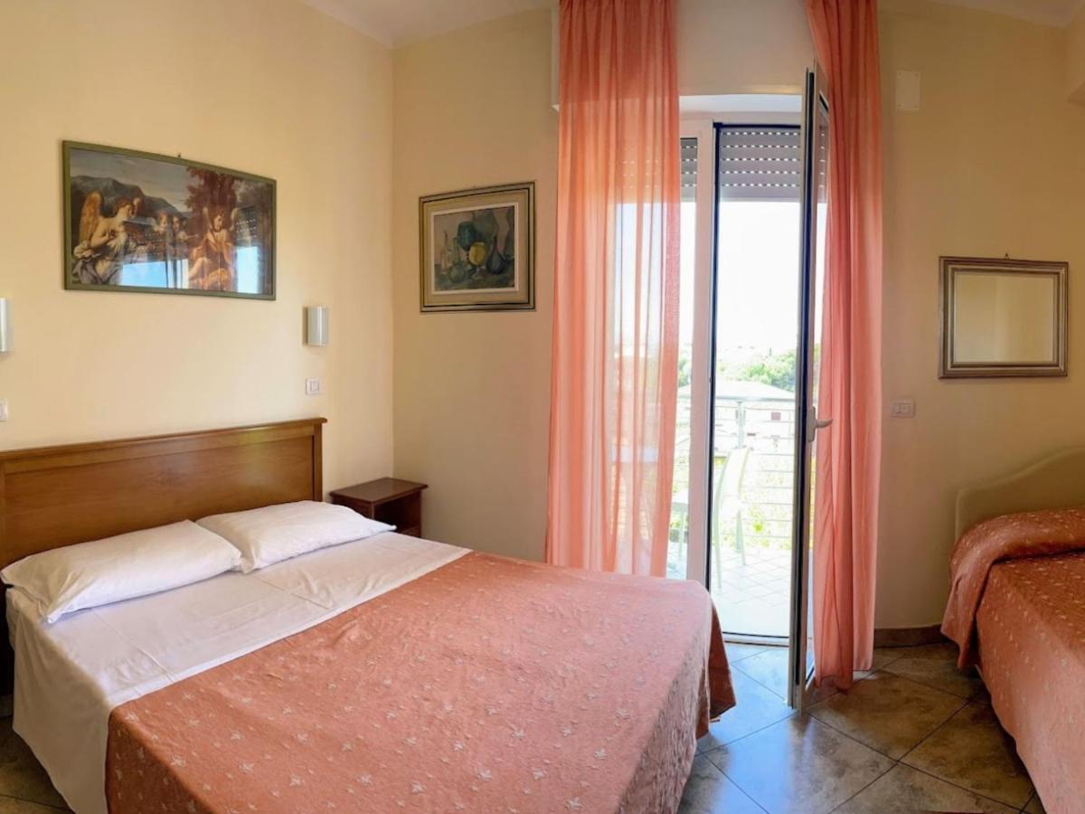 Hotel Franca ميلانو ماريتيما المظهر الخارجي الصورة