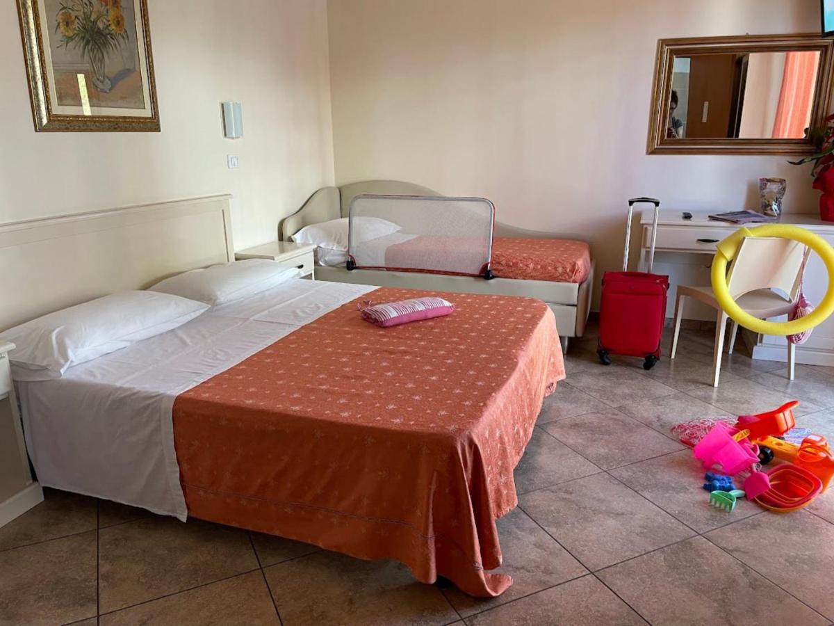 Hotel Franca ميلانو ماريتيما المظهر الخارجي الصورة