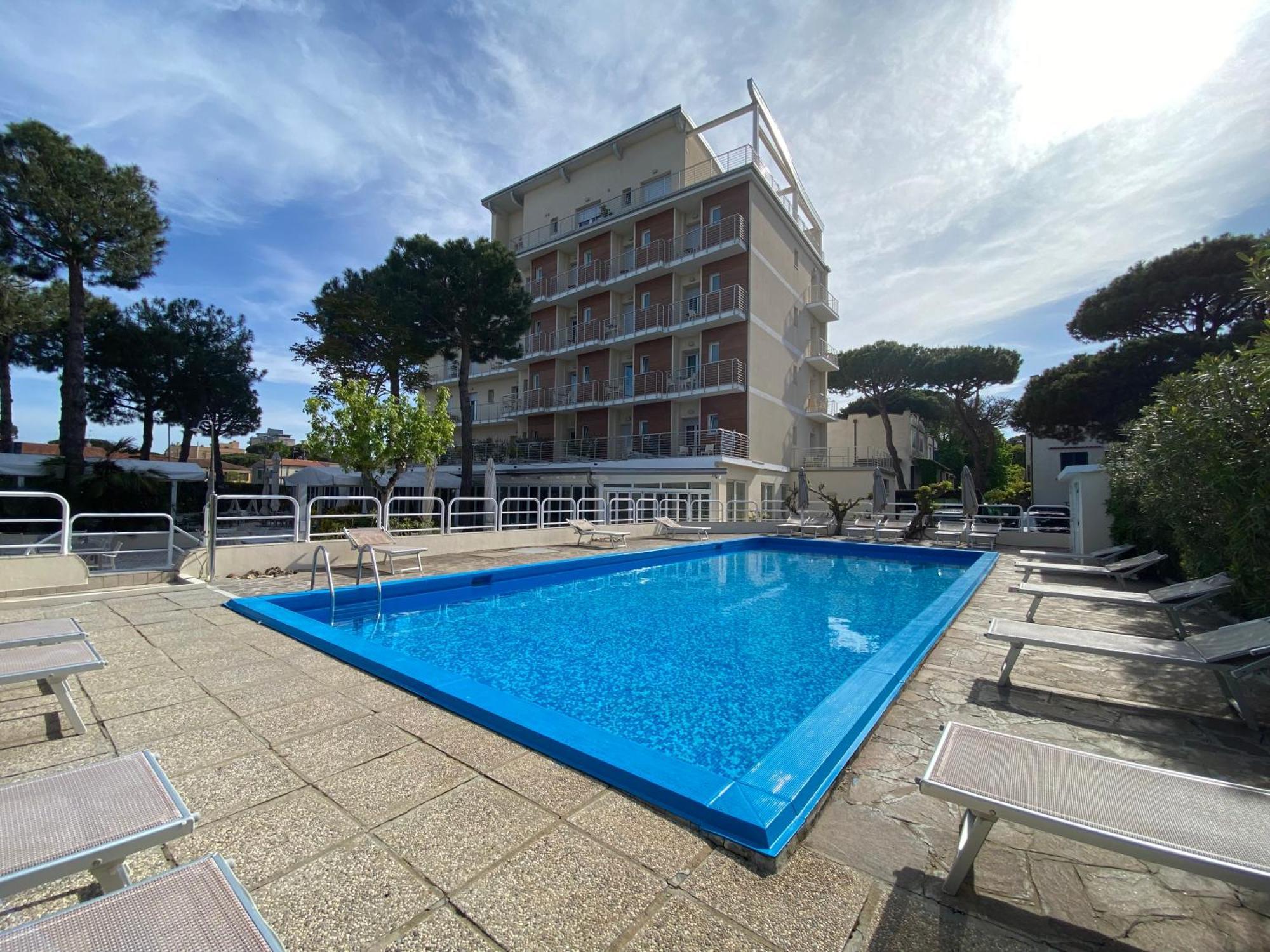 Hotel Franca ميلانو ماريتيما المظهر الخارجي الصورة