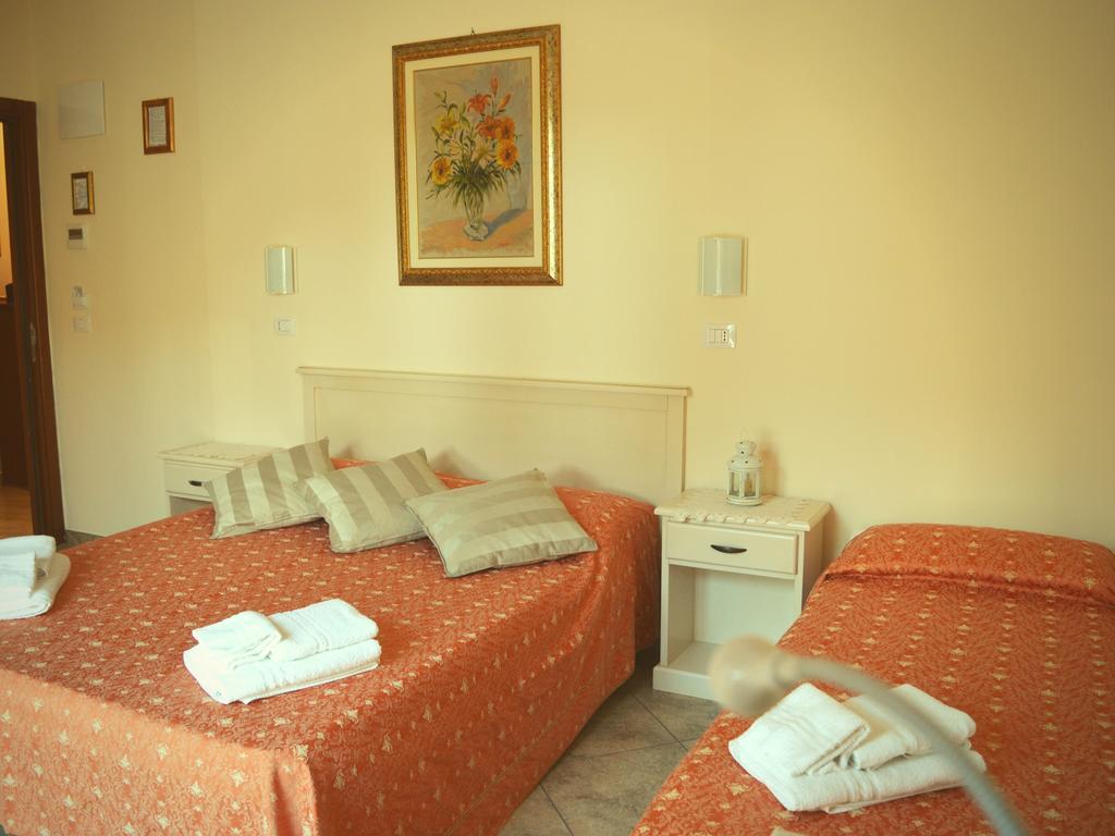 Hotel Franca ميلانو ماريتيما المظهر الخارجي الصورة
