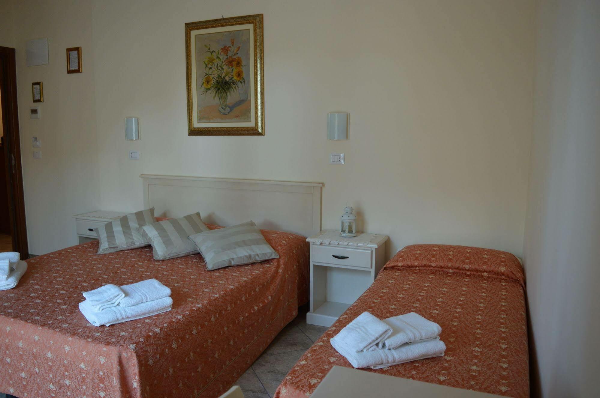 Hotel Franca ميلانو ماريتيما المظهر الخارجي الصورة