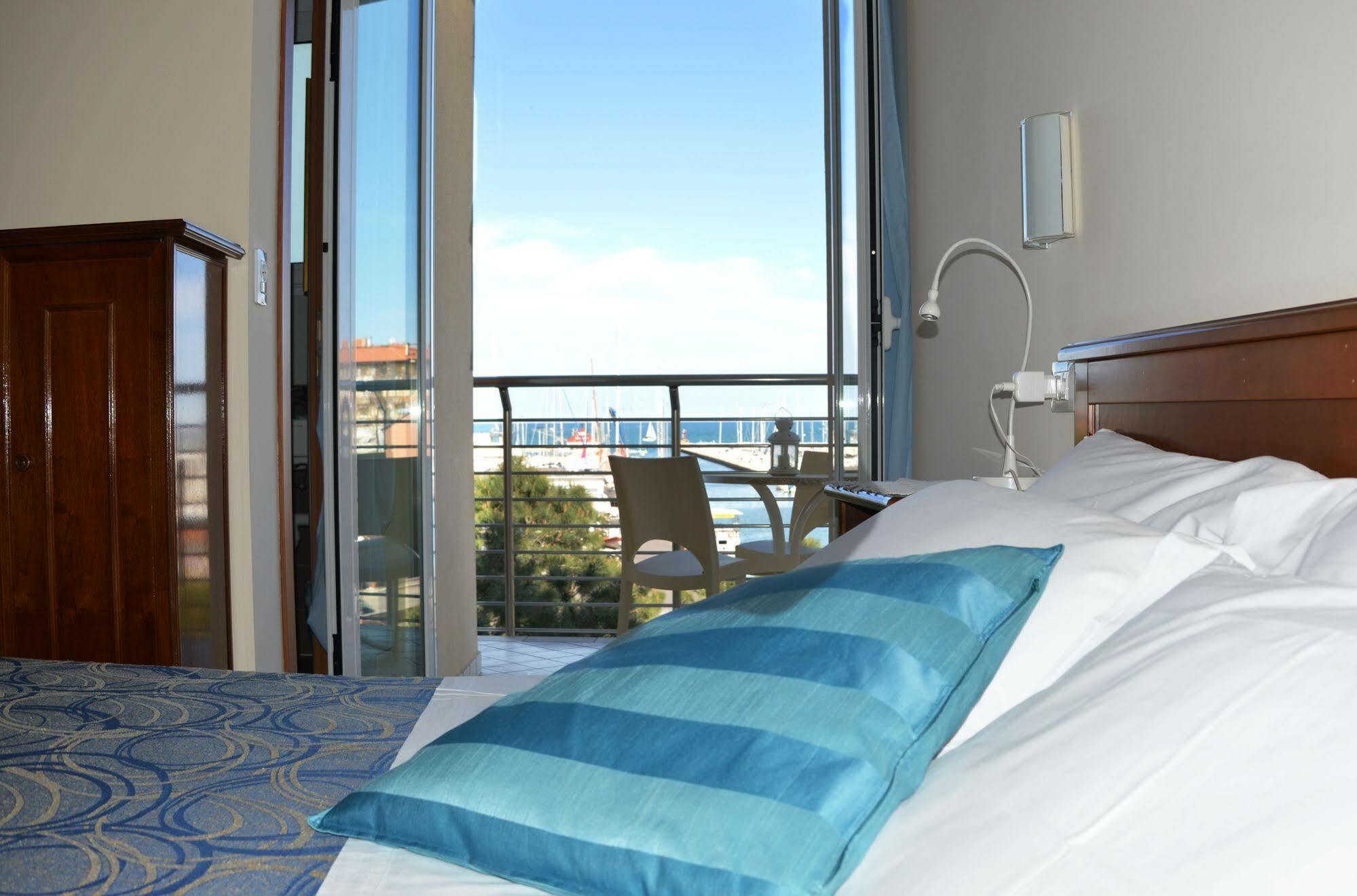 Hotel Franca ميلانو ماريتيما المظهر الخارجي الصورة