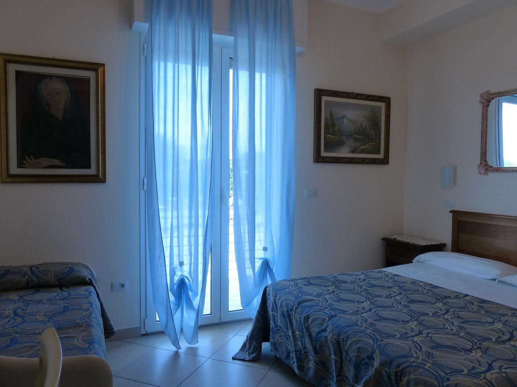 Hotel Franca ميلانو ماريتيما المظهر الخارجي الصورة