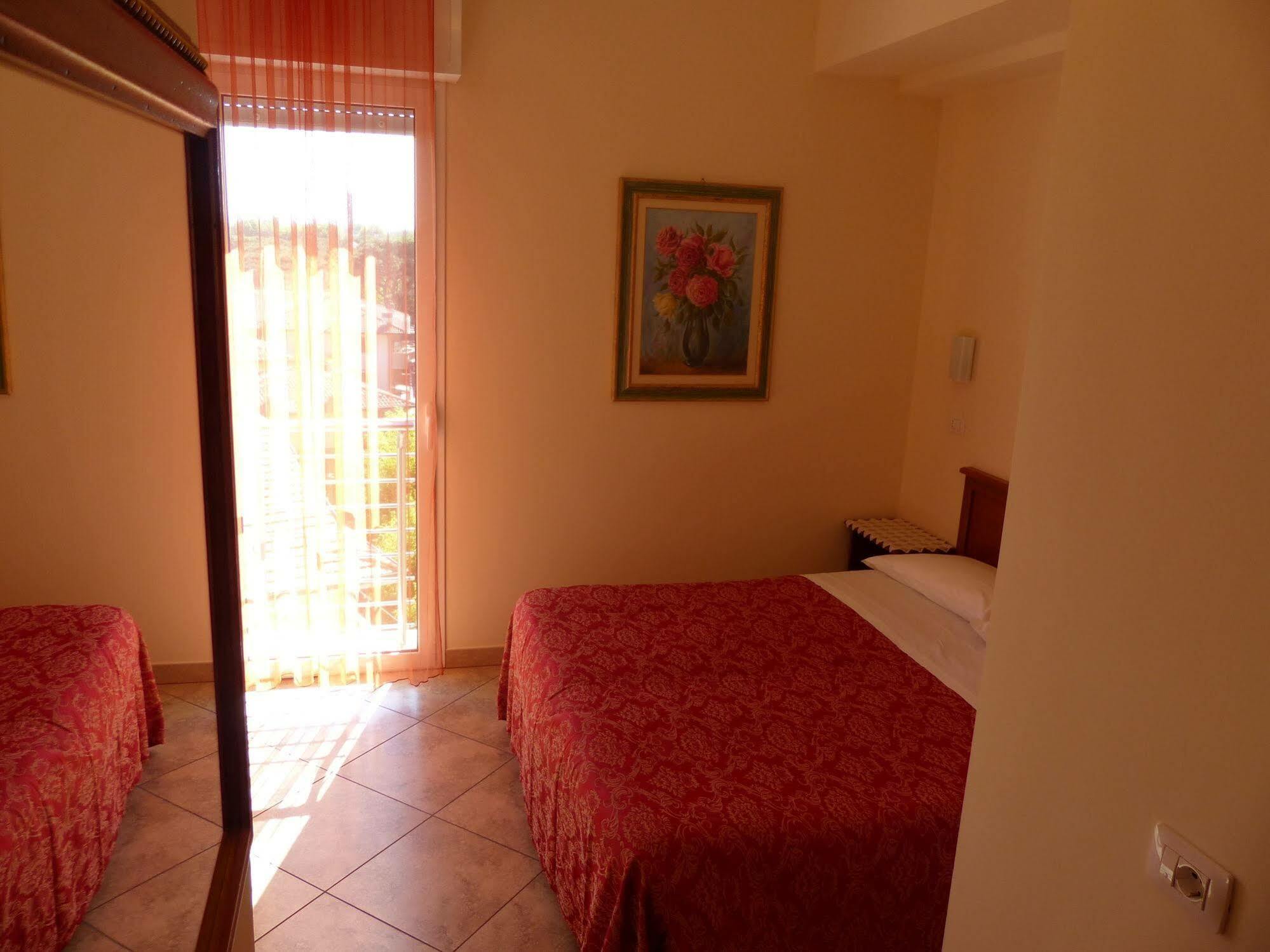 Hotel Franca ميلانو ماريتيما المظهر الخارجي الصورة